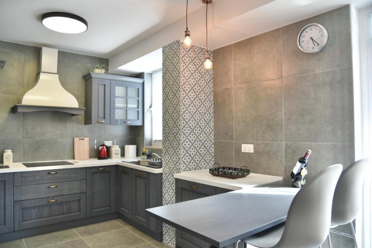 Apartment Bright & Modern 2-bedroom, 4th Floor In Gzira, Malta Gzira